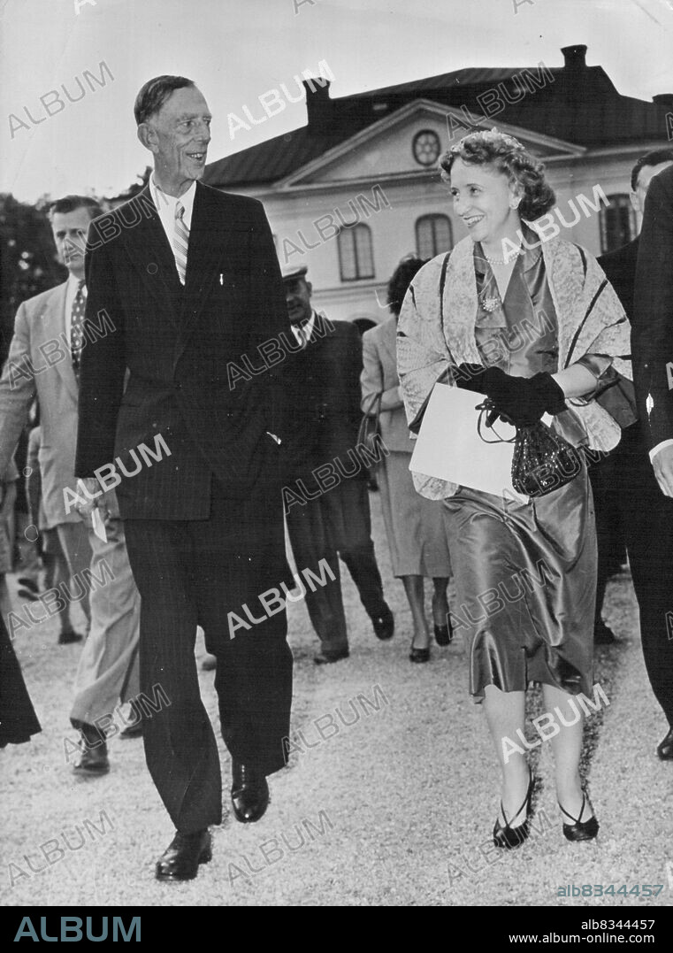 Margaret Truman is Royally Entertained.Photo Shows: Margaret Truman with Prince Wilhelm of Sweden walking in the grounds of Drottningholm. Prince Wilhelm is the younger brother of the Present King, Gustav VI.Margaret Truman, daughter of the President, and famous in her own right as an Opera Singer, is on a visit to Sweden. Last Sunday she visited the royal Palace of Drottningholm, just outside Stockholm. It was here that King Gustav V died. August 19, 1952. (Photo by Paul Popper, Paul Popper Ltd.).