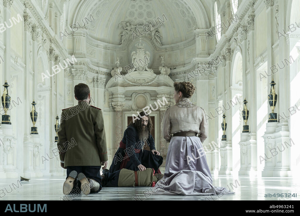 BRANKA KATIC, PETER MOUNTAIN and RHYS IFANS in THE KING'S MAN, 2020, directed by MATTHEW VAUGHN. Copyright 20TH CENTURY FOX.