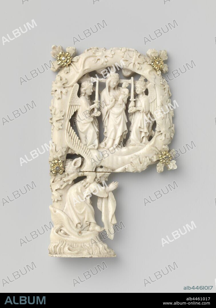 Crozier head, Curl of a bishop's staff with Crucifixion and Virgin and Child, A leafy twig of a vine sprouts from a cracked lion's mouth, which curves into a curl and ends in a dragon, the head of which has a tongue sticking out reconnect the tips of its outstanding wings to the lower part of the twig. The claws of the dragon rest on the shoulders of a young man bent over, facing away from the twig, who puts his hands forward in a praying position and stands with both feet on the lower jaw of the lion's mouth. The curl depicts Christ with aureole on the cross between Mary and John. The sagging body of Christ is turned towards Mary, who, looking up to him, holds both hands open with gestures. John carries a book and stares with his fingers from the right hand against the chin, contemplating Christ. Above the cross against the curvature of the sun and moon vine. On the reverse, Mary stands with the child on the left arm and with a fruit in the right hand, between two angels carrying her torch. The child has put his arm around her shoulders and holds a fruit in the left hand (?). On each of the four large corner leaves of the vine a rosette in silver, crucified Christ with Mary and John on either side of the cross, Holy Red, Mary standing (or half-length), the Christ-child on her arm (Christ-child to Mary's left), angel (s) with torch, anonymous, Germany, c. 1375 - c. 1400, krul, beslag, gilding, h 18.8 cm × w 11.5 cm.