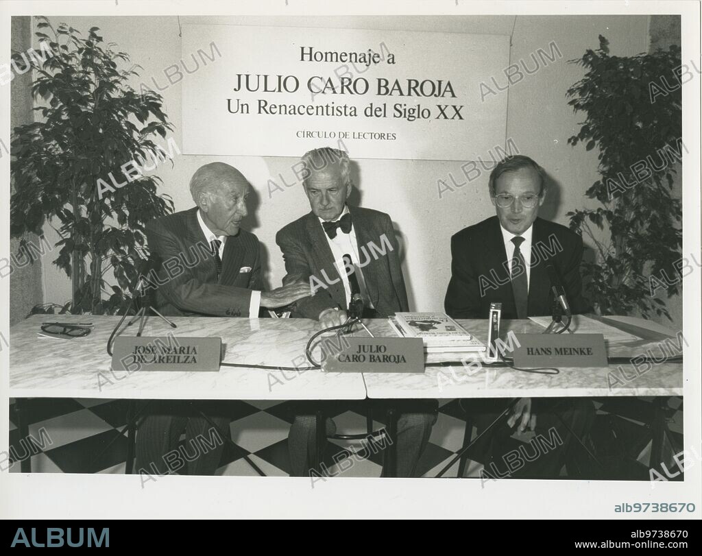 Madrid, junio de 1990. Homenaje a Julio Caro Baroja en el Círculo de Lectores. Junto a él aparece Jose María de Areilza y Hans Meinke.
