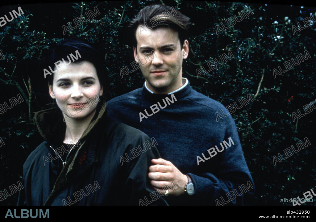 JULIETTE BINOCHE and RUPERT GRAVES in DAMAGE, 1992 (FATALE), directed by LOUIS MALLE. Copyright SKRIBA/STUDIO CANAL/CHANNEL 4/CANAL+.
