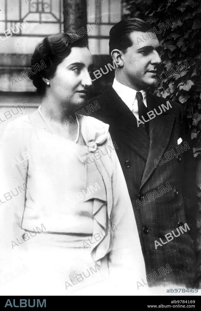 March 22, 1935. Don Juan de Borbon and his future wife. In the photo we see the infant Don Juan de Borbón with the Princess Doña María de las Mercedes, with whom he would marry.