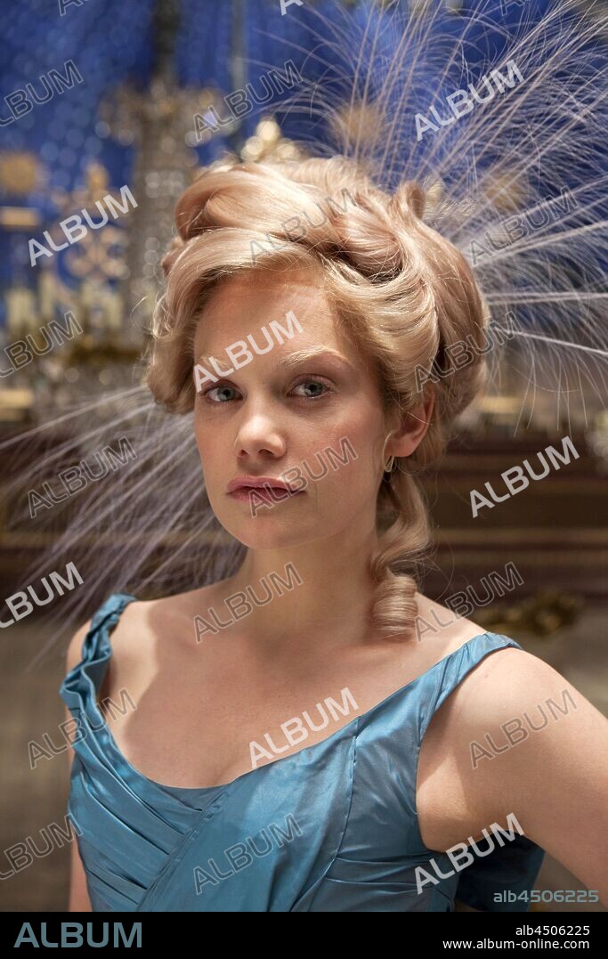 RUTH WILSON in ANNA KARENINA, 2012, directed by JOE WRIGHT. Copyright STUDIO CANAL/WORKING TITLE FILMS.