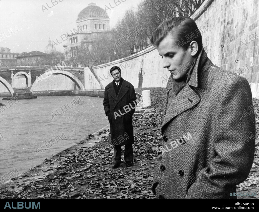 JACQUES PERRIN y MARCELLO MASTROIANNI en CRÓNICA FAMILIAR, 1962 (CRONACA FAMILIARE), dirigida por VALERIO ZURLINI.