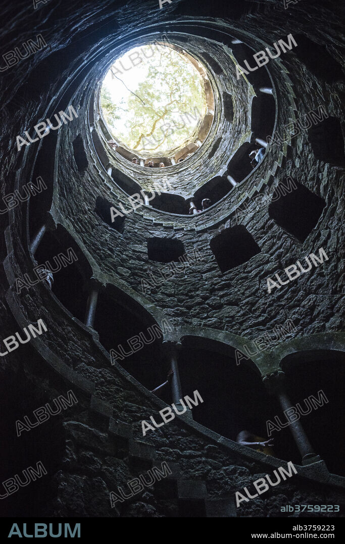 Poco Iniciatico, Quinta da Regaleira, UNESCO World Heritage Site, Sintra, Portugal, Europe.