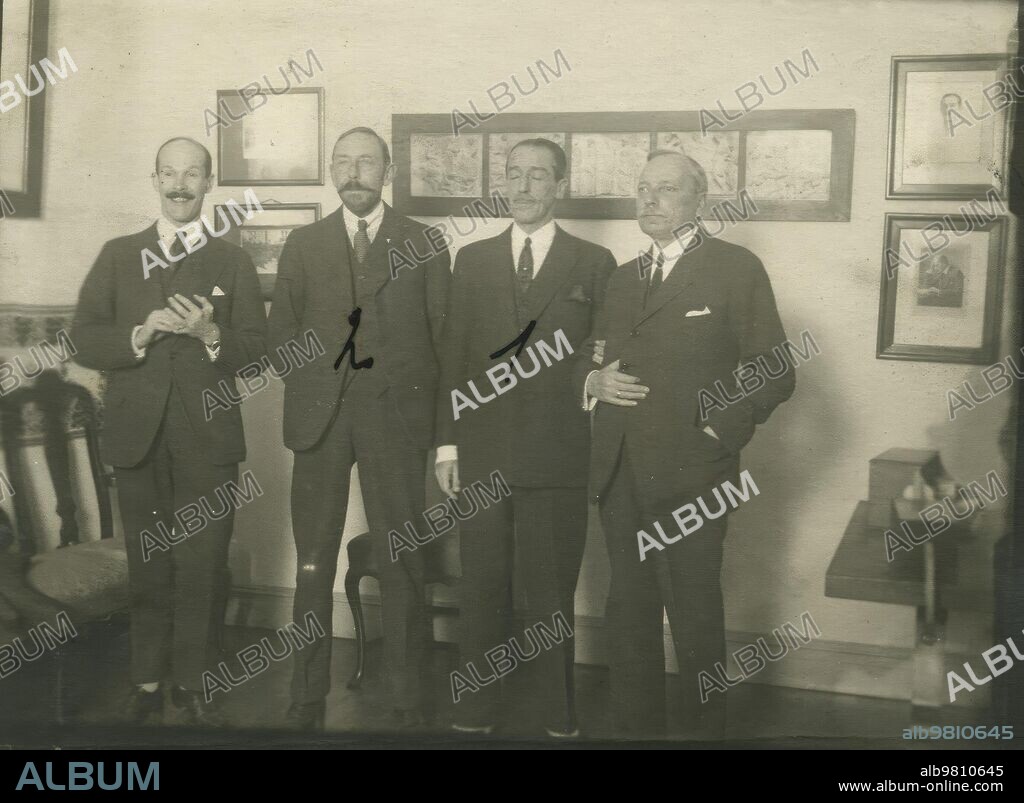 Diciembre 1927. Madrid. En la residencia de Estudiantes.
El Presdiende del Comite Hispano-Ingles, señor duque de Alba (1), con el sabio arqueólogo inglés Mr. T.A.Joyce (2), después de la interesante conferencia de este acerca de la cultura y el arte Mayas.