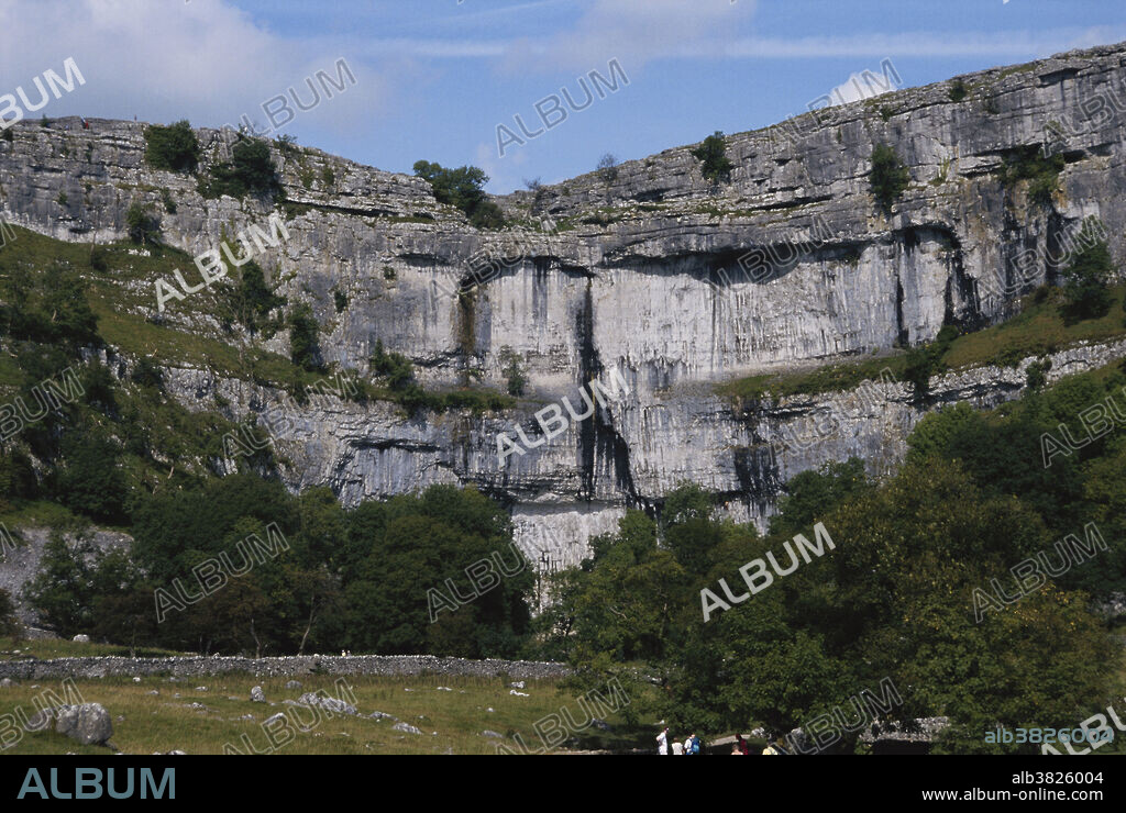 Malham Cove limestone cliffs in Yorkshire Dales National Park, UK. After the last ice age, glacial meltwater eroded the Carboniferous limestone into the cliffs we see today.