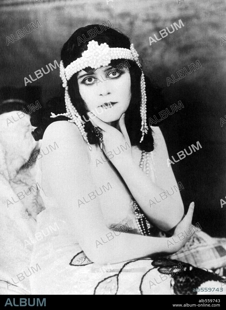 THEDA BARA in SALOME, 1918, directed by J. GORDON EDWARDS. Copyright FOX FILMS.