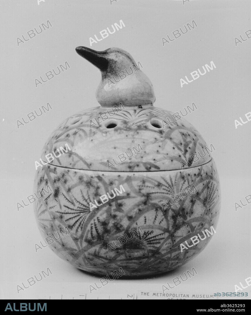 Censer with Kingfisher Knob. Artist: Eiraku Hozen (1795-1854). Culture: Japan. Dimensions: H. 5 1/8 in. (13 cm); Diam. 4 1/4 in. (10.8 cm). Date: 1820.