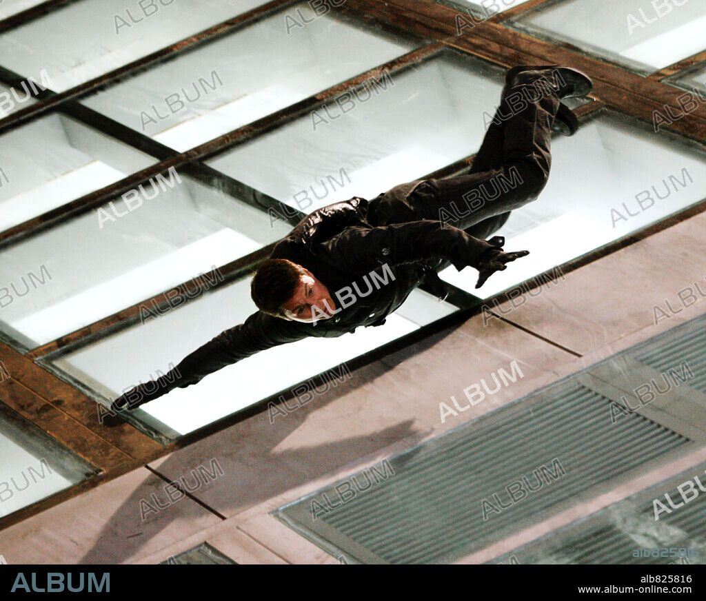 TOM CRUISE en MISION: IMPOSIBLE 3, 2006 (MISSION: IMPOSSIBLE III), dirigida por J. J. ABRAMS. Copyright PARAMOUNT PICTURES / VAUGHAN, STEPHEN.