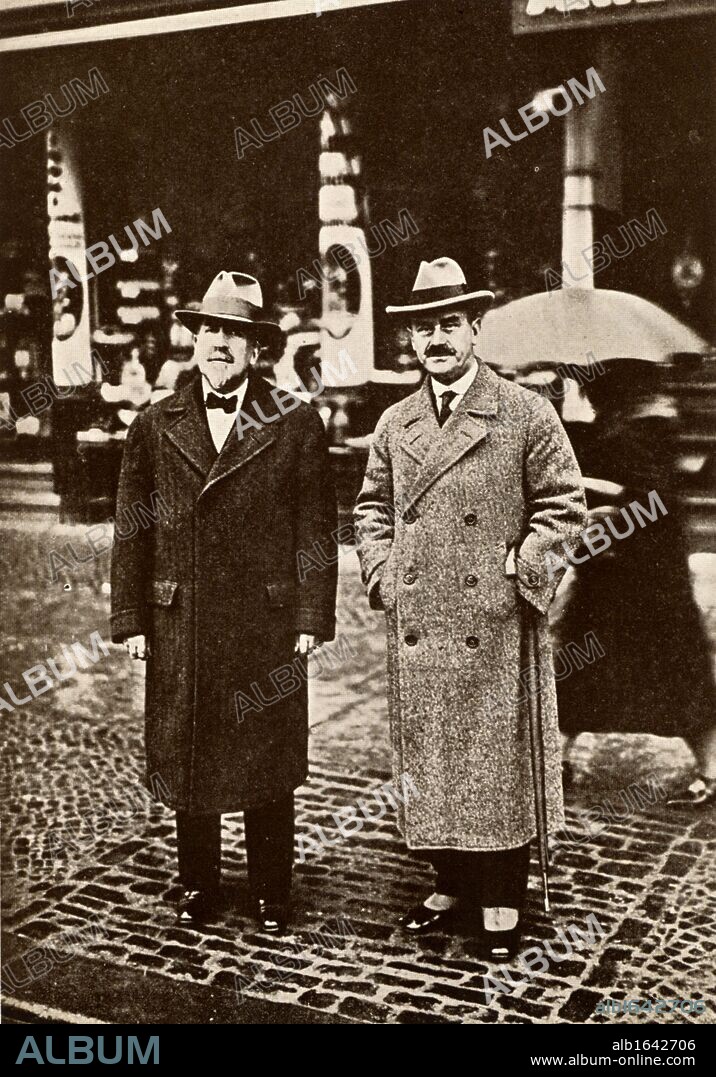 Heinrich Mann (1871-1950), left, and Thomas Mann (1875-1955) German novelists. In 1929 Thomas was awarded the Nobel prize for literature. From a photograph. Halftone.   (Photo by: Universal History Archive/UIG via Getty Images).