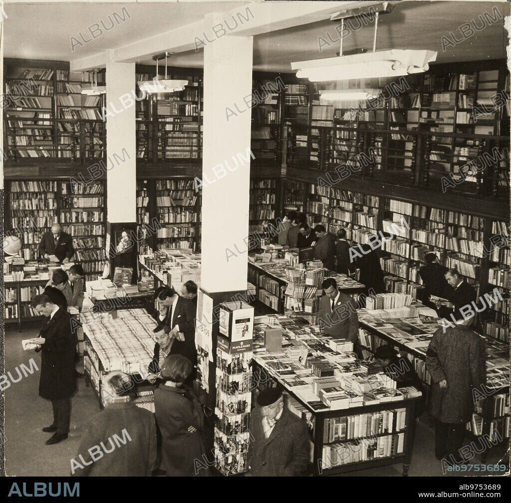 Madrid, March 1965. The interior of the Casa del Libro on Gran Vía.