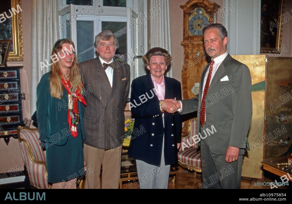 The parents of Alexandra Princess von Croy: Serafim Nicolajevich Count Miloradovich and his wife Agness Baroness von Hoenning O'Carroll at Duelmen, Germany 1988.