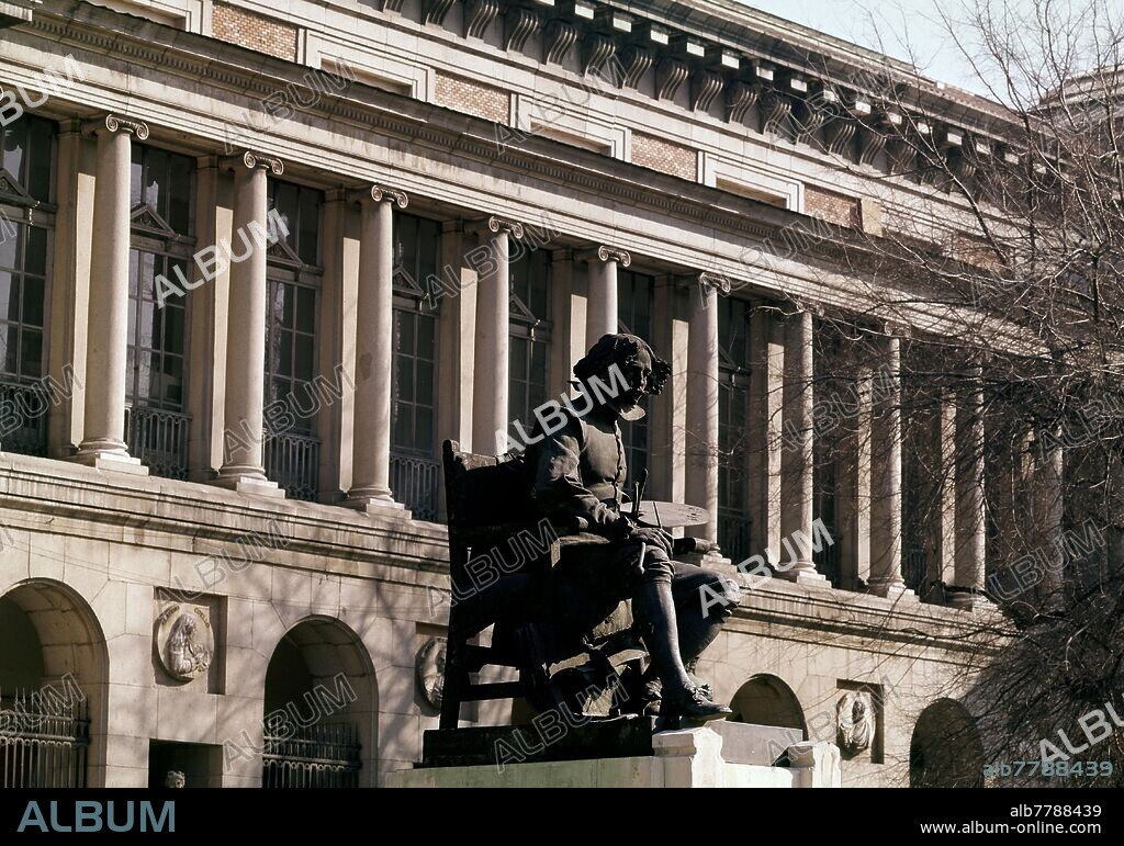 MUSEO DEL PRADO-FACHADA DE VELAZQUEZ Y ESTATUA DEL PINTOR - FOTO AÑOS 60.