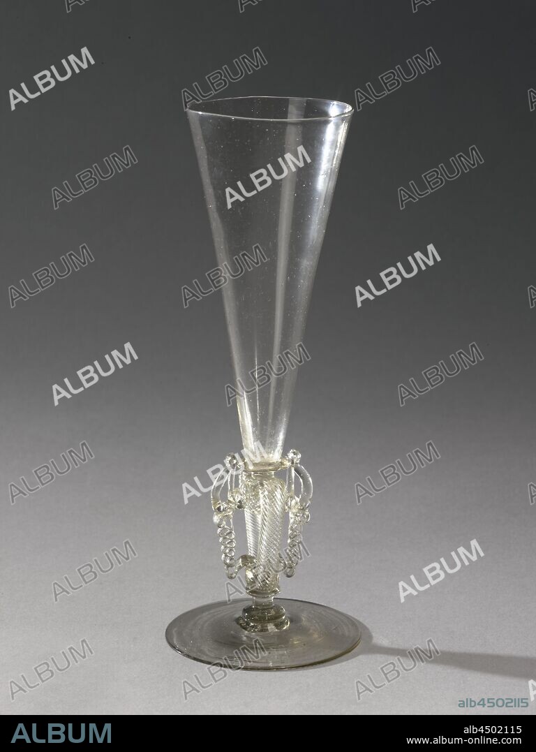 Flute glass, Flute glass on flat base. The trunk consists of a ribbed, twisted and curved tube with a wing on each side of a spirally wound colorless wire. Funnel shaped chalice on top of a flat disc., anonymous, Venice, c. 1550 - c. 1650, glass, glassblowing, h 20.7 cm × d 7.6 cm d 7.6 cm.