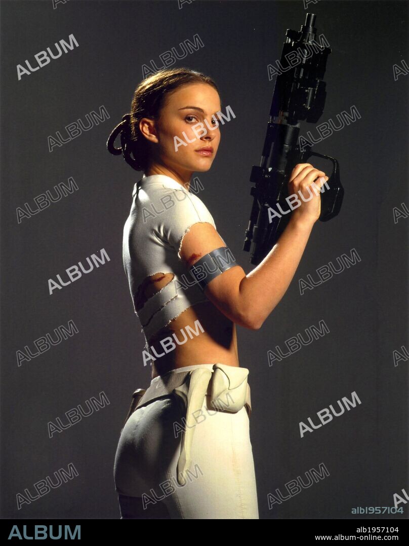 NATALIE PORTMAN en STAR WARS: EPISODIO II-EL ATAQUE DE LOS CLONES, 2002 (STAR WARS: EPISODE II-ATTACK OF THE CLONES), dirigida por GEORGE LUCAS. Copyright LUCASFILM/JAK PRODUCTIONS.