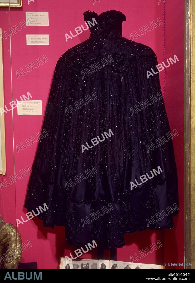 CRISTOBAL BALENCIAGA (1895-1972). ESTOLINA LARGA-1898                 CAT 467.