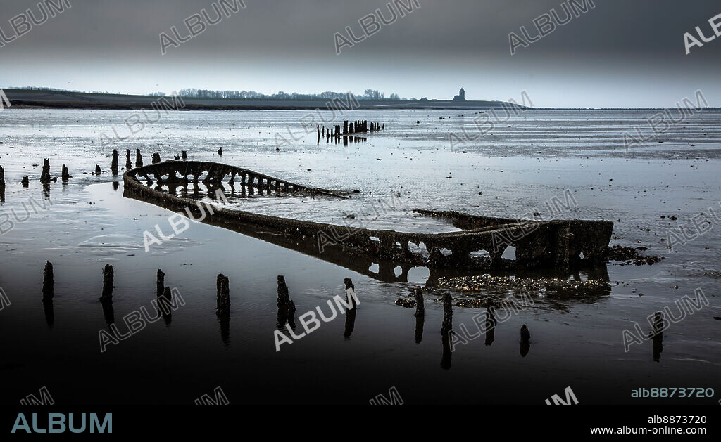 SILENCE OF THE TIDES, 2020, directed by PIETER-RIM DE KROON. Copyright Windmill Film.