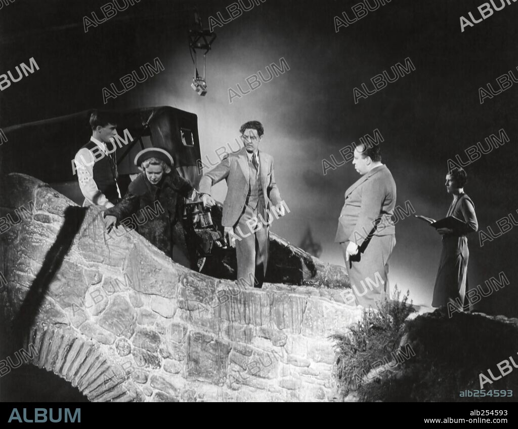 ALFRED HITCHCOCK, DICK VAN DYKE, MADELEINE CARROLL, NANCY KWAN and ROBERT DONAT in THE 39 STEPS, 1935, directed by ALFRED HITCHCOCK. Copyright GAUMONT-BRITISH.