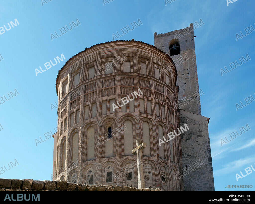ARTE MUDEJAR. ESPAÑA. IGLESIA DE SAN ESTEBAN. Siglo XII. Detalle del ábside. CUELLAR. Provincia de Segovia. Castilla-León.