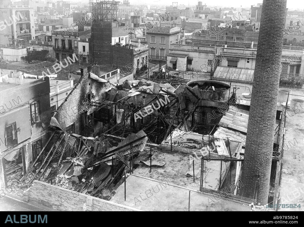 October 17, 1923. Barcelona. A frightening accident. Ruins of the French dry cleaners in whose fire caused by the explosion of a gasoline can, a girl died and several were injured.