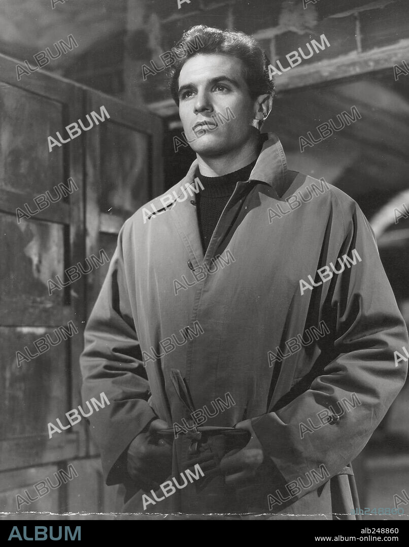 FRANCISCO RABAL en MURIO HACE QUINCE AÑOS, 1954, dirigida por RAFAEL GIL. Copyright SUEVIA FILMS.