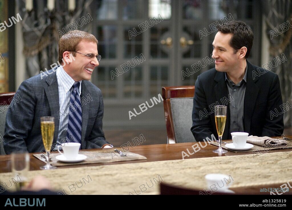 PAUL RUDD and STEVE CARELL in DINNER FOR SCHMUCKS, 2010, directed by JAY ROACH. Copyright PARAMOUNT PICTURES.