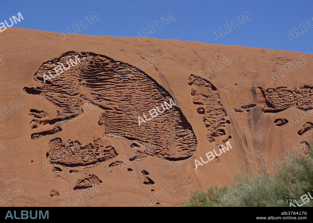 Erosion pattern, Uluru (Ayers Rock), UNESCO World heritage Site, Northern Territory, Australia, Pacific.