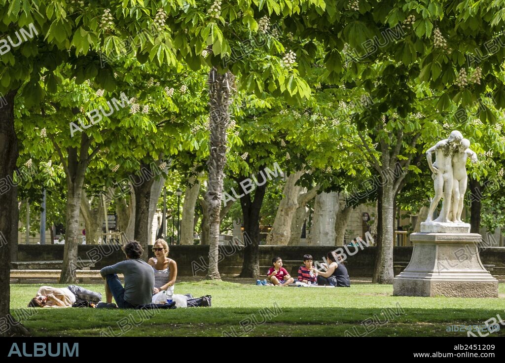 Los Jardines de la Fontaine,los jardines públicos más antiguos de Europa, construidos en 1745, Nimes, capital del departamento de Gard,Francia, Europa.