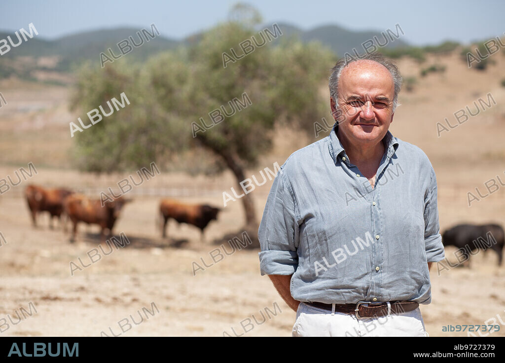 Jerez de la Frontera (Cádiz), 19/07/2021. Finca Garcisobaco, fundador Santiago Domecq. Reportaje del toro indultado y Santiago Domecq en la finca donde el veterinario presta sus cuidos Foto: Sergio Rodriguez. ARCHSEV.