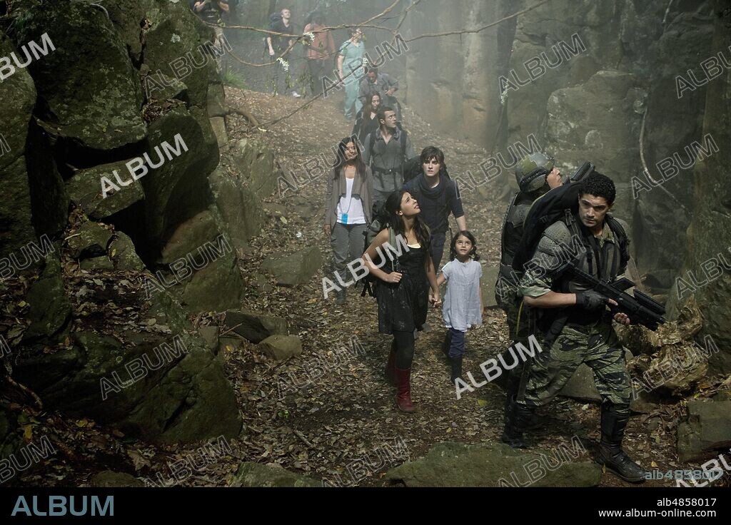 ALANA MANSOUR and SHELLEY CONN in TERRA NOVA, 2011, directed by CRAIG SILVERSTEIN and KELLY MARCEL. Copyright AMBLIN TELEVISION/CHERIN ENT/KAPITAL ENT/SIESTA PROD/20TH CE.