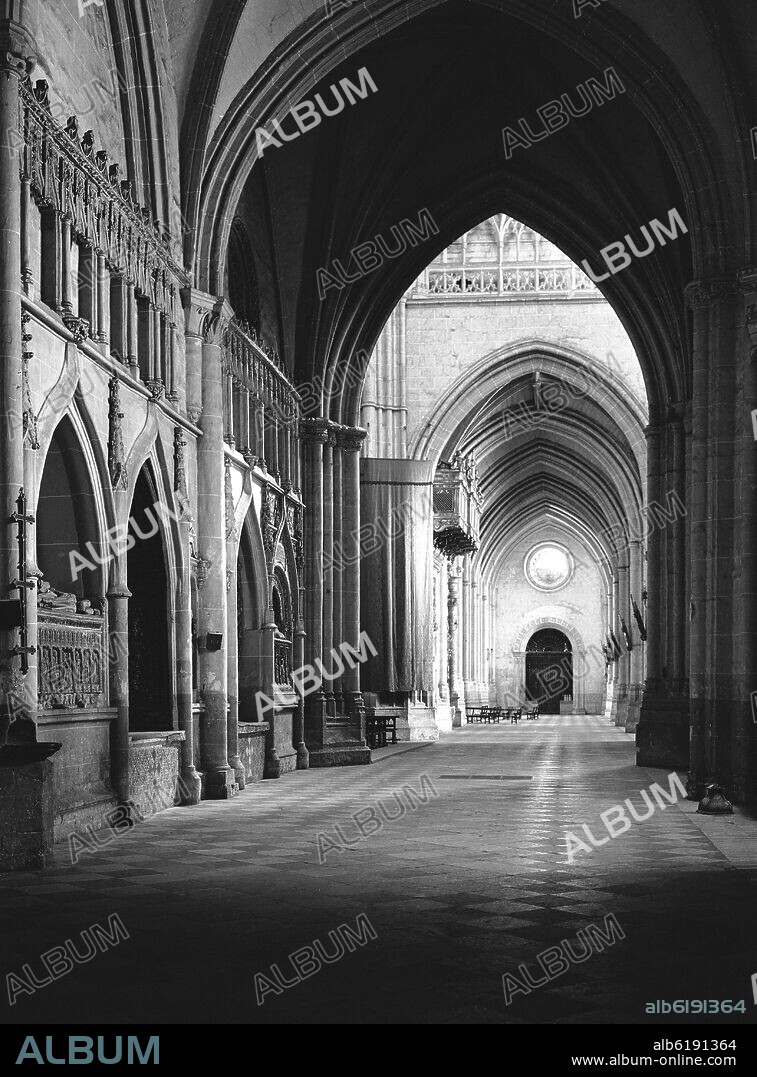 NAVE DEL TRANSEPTO DE LA CATEDRAL DE PALENCIA - SIGLO XVI - GOTICO FINAL - FOTOGRAFIA EN BLANCO Y NEGRO - AÑOS 60.