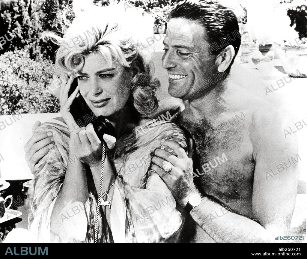 MELINA MERCOURI y RAF VALLONE en FEDRA, 1956, dirigida por MANUEL MUR OTI.