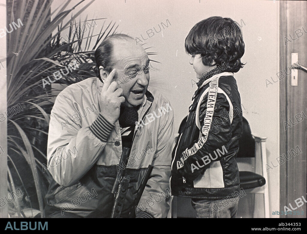 JUANITO NAVARRO en TODOS AL SUELO, 1981, dirigida por MARIANO OZORES. Copyright BERMUDEZ DE CASTRO P.C, S.A.