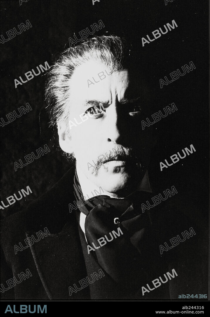 CHRISTOPHER LEE en EL CONDE DRÁCULA, 1970 (COUNT DRACULA), dirigida por JESUS FRANCO. Copyright FILMAR.