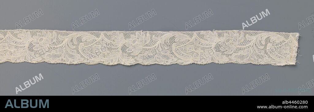 Strip of bobbin lace with lotus flower, Strip of natural-colored bobbin lace: Mechelen lace. The repeating pattern consists of a lotus flower with lush volute leaf, which originates at the top of the strip from a more or less diamond-shaped motif. The volute leaf hangs down to the bottom, while the flower turns upwards. The motifs are made in linen and mesh strokes with thicker and shiny contour threads. The motifs are connected by a lattice ground, a five-hole ground. Snowflakes are used as decorative ground. The faintly scalloped bottom comes from the pattern and is finished with picots. The top is finished straight., anonymous, Mechelen, c. 1750, linen (material), Mechlin (lace), l 310 cm × w 4 cm ×, 10.8 cm.