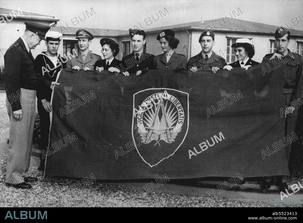General Eisenhower Sees The New Flag of the United Nations Headquarters - General Eisenhower (left) inspects the new flag designed for the "Shape" headquarters in Europe, and held by Service men and women of the United Nations. The flag bears the motto "Vigilia Pretium Libertatis" - Vigilance is the price of Liberty. October 08, 1951. (Photo by Sport & General Press Agency, Limited).