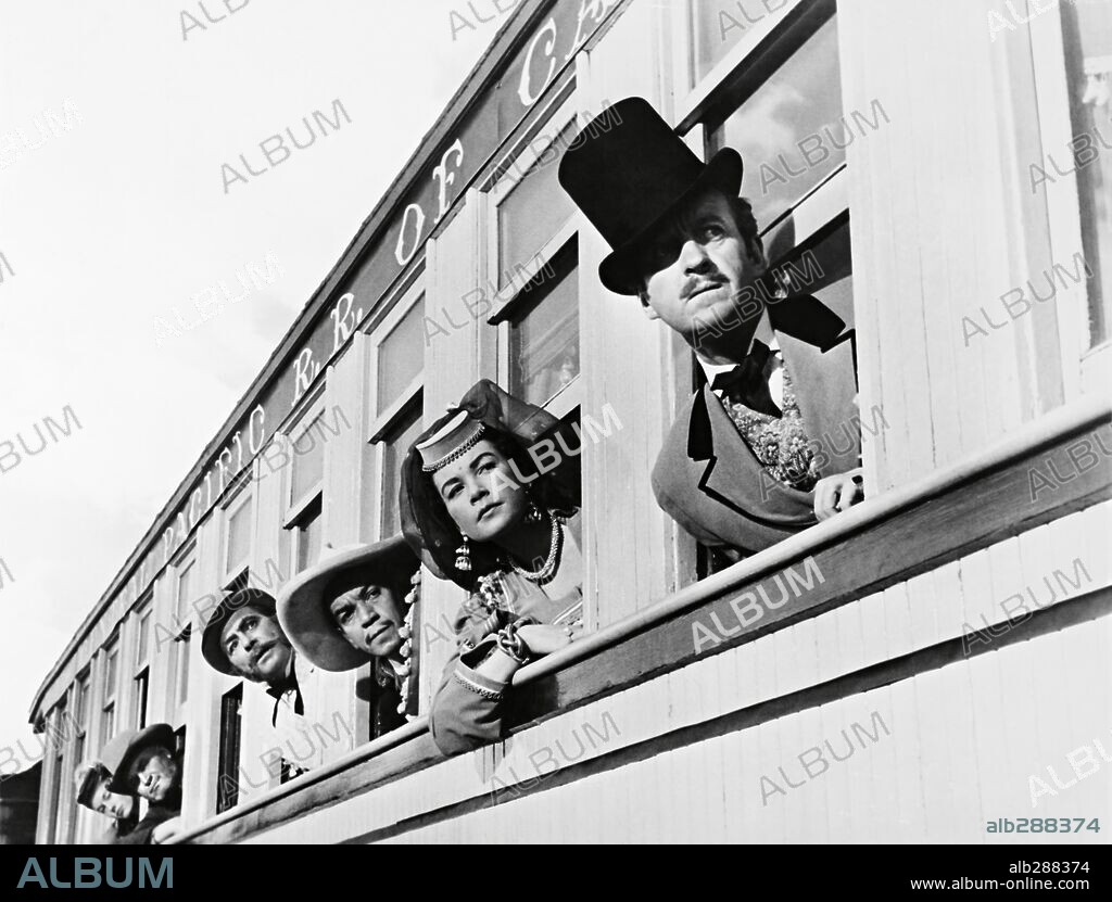 CANTINFLAS, DAVID NIVEN y SHIRLEY MACLAINE en LA VUELTA AL MUNDO EN 80 DÍAS, 1956 (AROUND THE WORLD IN EIGHTY DAYS), dirigida por MICHAEL ANDERSON. Copyright UNITED ARTISTS.