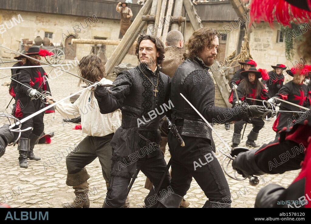 LOGAN LERMAN, LUKE EVANS y MATTHEW MACFADYEN en LOS TRES MOSQUETEROS, 2011 (THE THREE MUSKETEERS), dirigida por PAUL W. S. ANDERSON. Copyright CONSTANTIN FILM PRODUCKTION/IMPACT PICTURES.