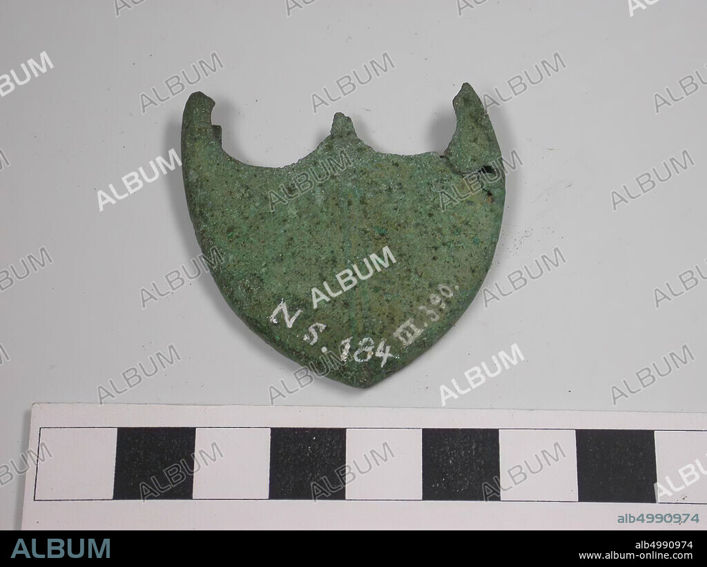 Bronze fitting of the lower end of a sword sheath., Belt point, metal, bronze, 4 x 4 cm, roman 1-300, Netherlands, Gelderland, Nijmegen, Nijmegen, Waal.