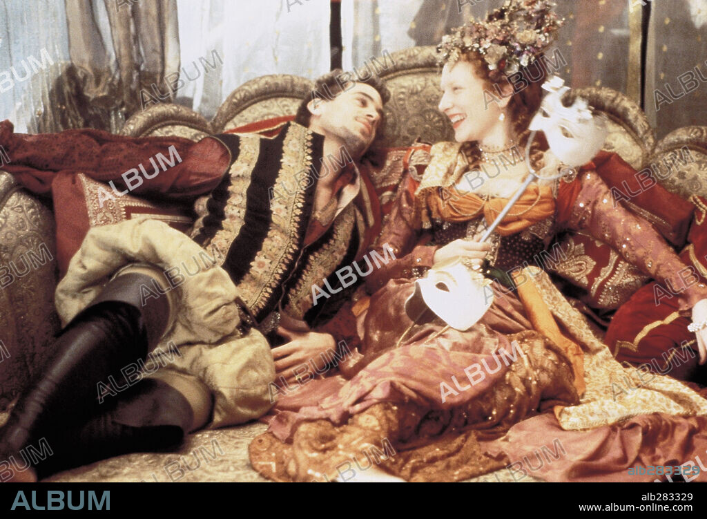 CATE BLANCHETT et JOSEPH FIENNES dans ELIZABETH, 1998, réalisé par SHEKHAR KAPUR. Copyright GRAMERCY PICTURES / BAILEY, ALEX.