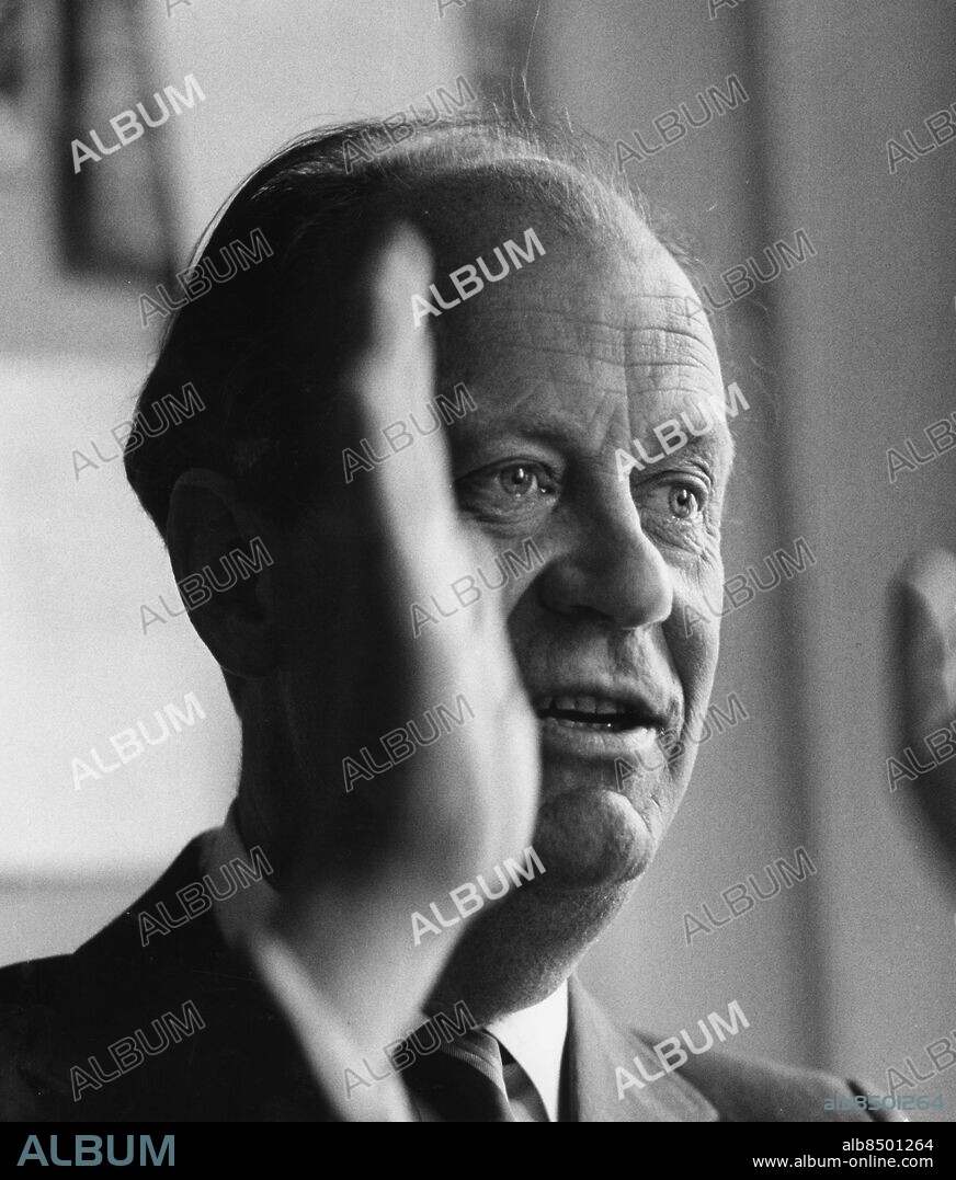 STOCKHOLM 1974.. Orig. bildtext... BENGT HASLUM, 1974 Anm. B. Haslum, 1923-2006, radioman känd bl.a. från Melodikrysset Hälsar Hejar persons: BENGT HASLUM sites: SVERIGE;STOCKHOLM.