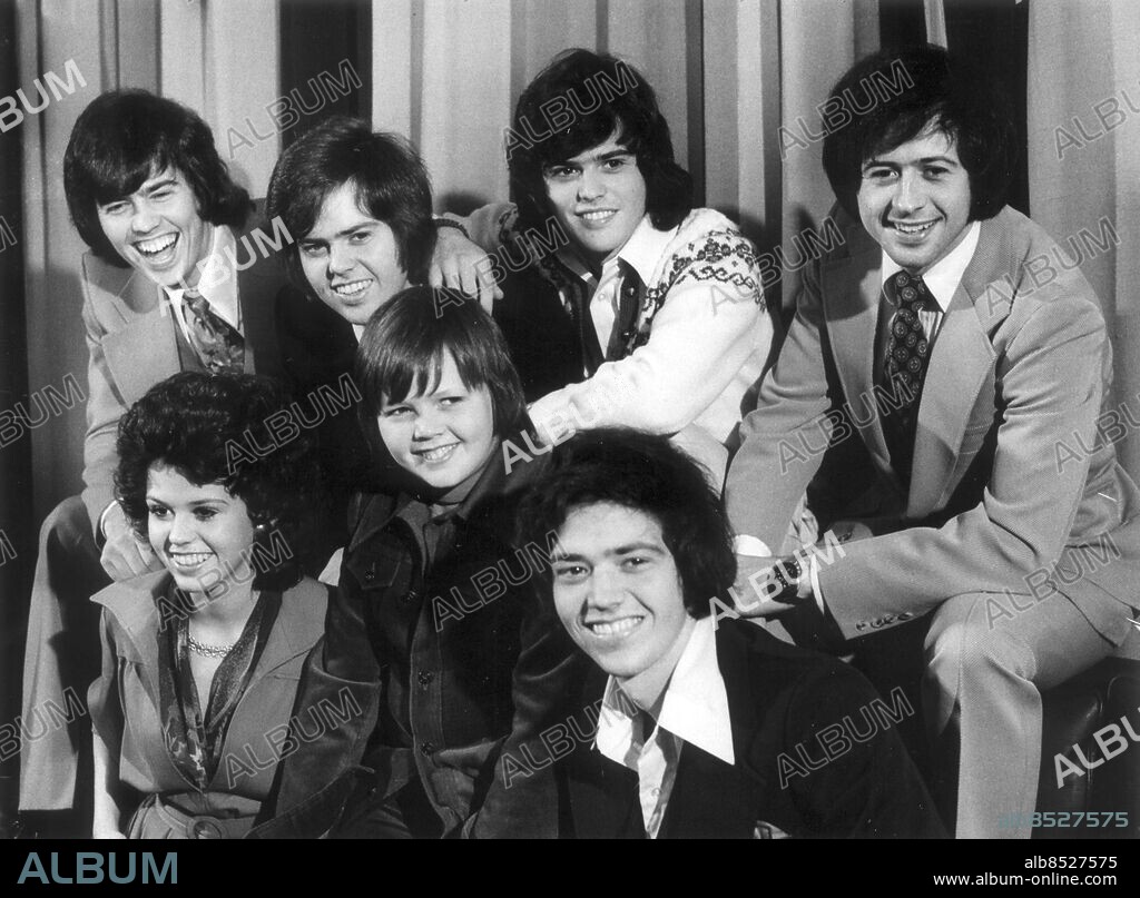 The Osmonds / The Osmand Brothers i Malmmö Sverioge maj 1975 / överst fr v. Alan / Merrill / Donny / Wayne / nederst fr v Marie / Jimmmy / Jay. The Osmonds orkester porträtt 1975. Foto: Sydsvenskan / IBL Bildbyrå.