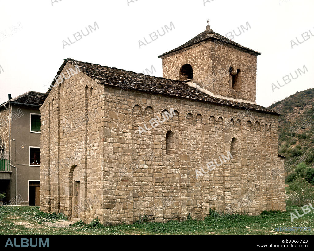 IGLESIA DE SAN CAPRASIO CONSTRUIDA ENTRE LOS AÑOS 1020 Y 1030 - TORRE CONSTRUIDA EN EL SIGLO XII - ROMANICO LOMBARDO.