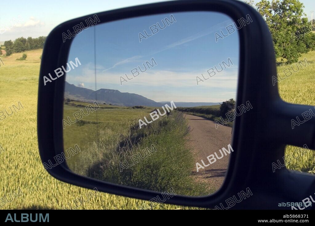 carretera secundaria entre Briviesca y Poza de la Sal (comarca de La
Bureba).