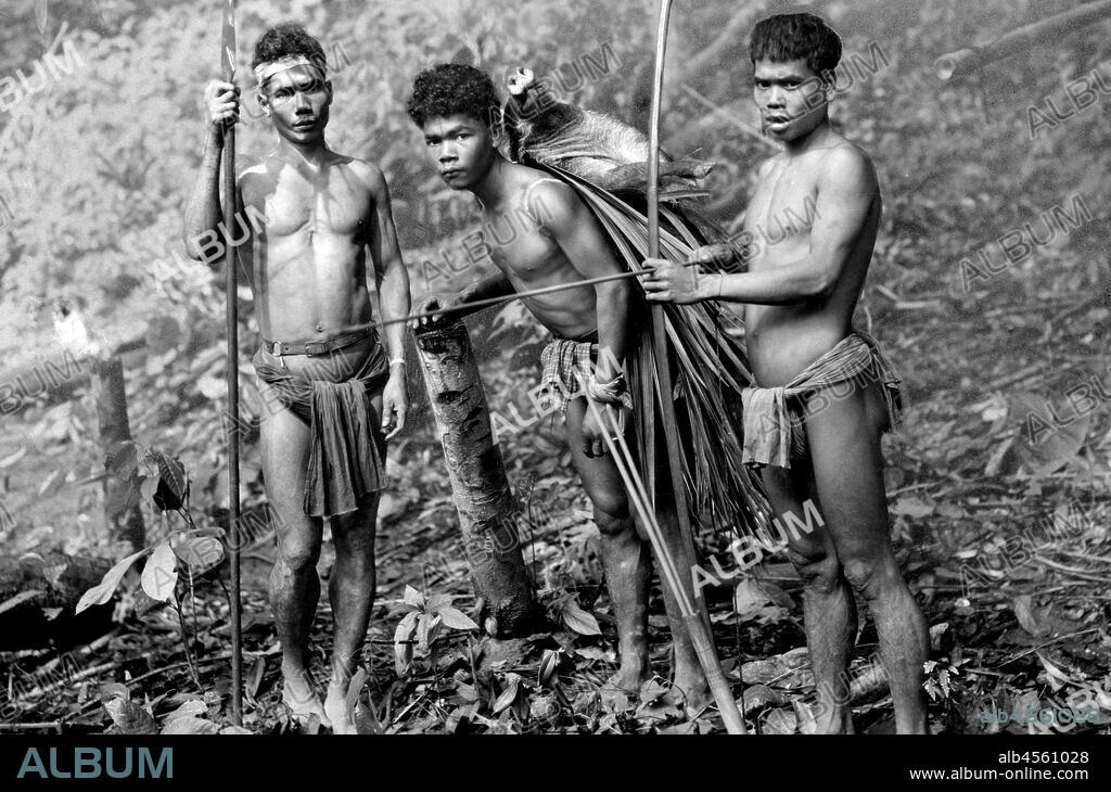 Asia, malaysia, indigenous pakai hunting, 1942.