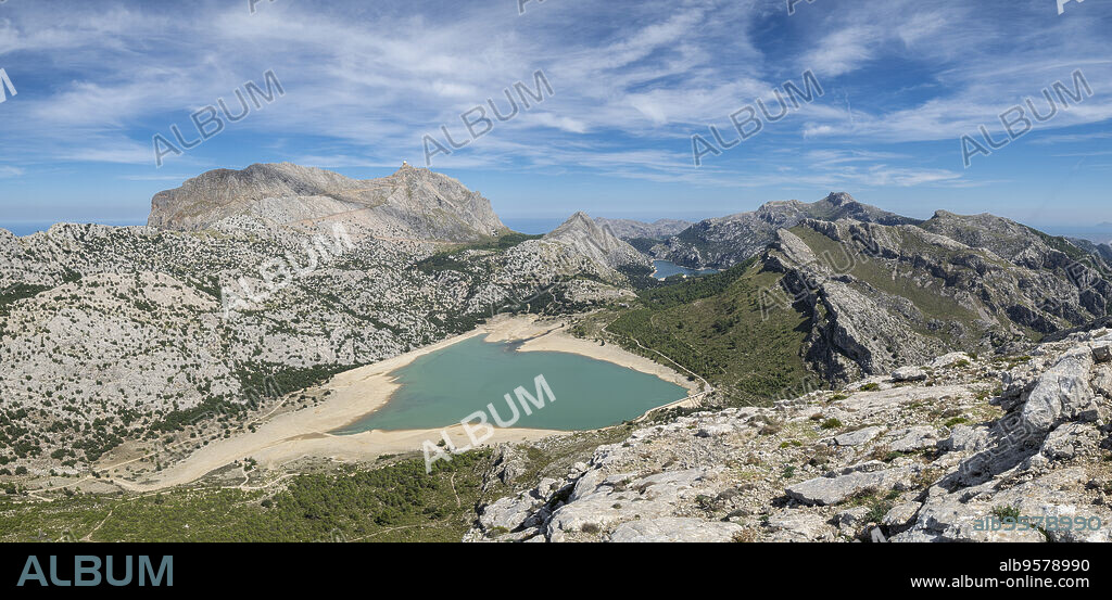 embalse de Cúber desde la sierra de Rateta, Paraje natural de la Serra de Tramuntana, Mallorca, balearic islands, Spain.