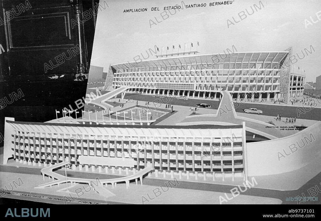 1959. Estadios - Santiago Bernabeu - Proyectos - maqueta y dibujo de una Ampliacion del estadio.