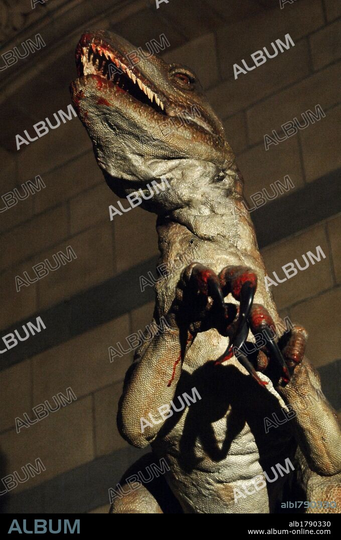 Reconstrucción de un DEINONICO (Deinonychus antirrhopus). Vivió en el Cretácico Inferior. 119-97 millones de años. Museo de Historia Natural. Londres. Inglaterra. Reino Unido.