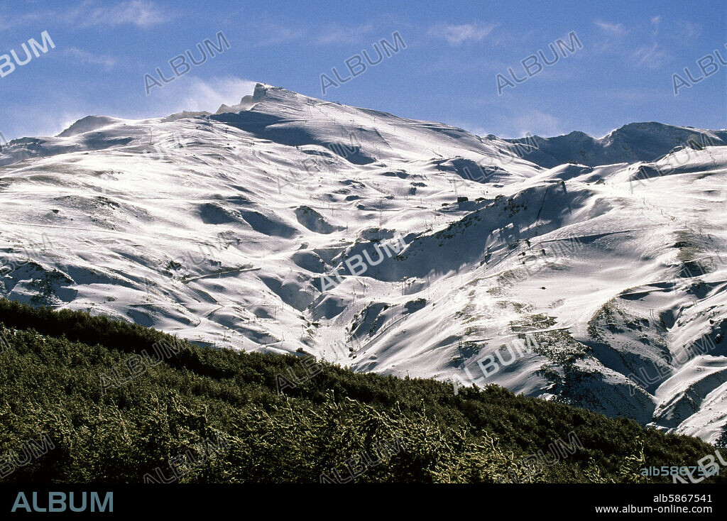 Sierra Nevada mountains; "Pico Veleta" mountain; ski center.
